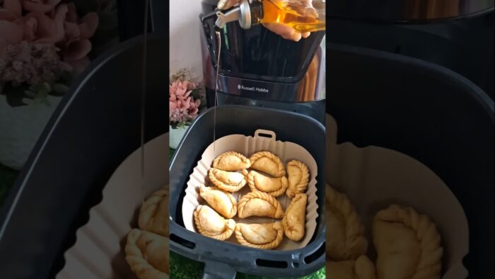 «crispy gujiya in air fryer:A guilt-free twist» #shorts #shortvideos #recipe #airfryer #foodie