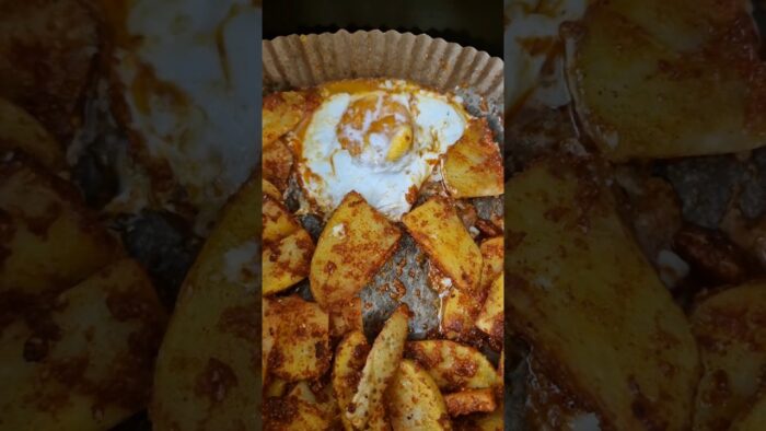 truco para hacer un huevo frito en la freidora de aire y que no salga volando🍳 #freidoradeaire