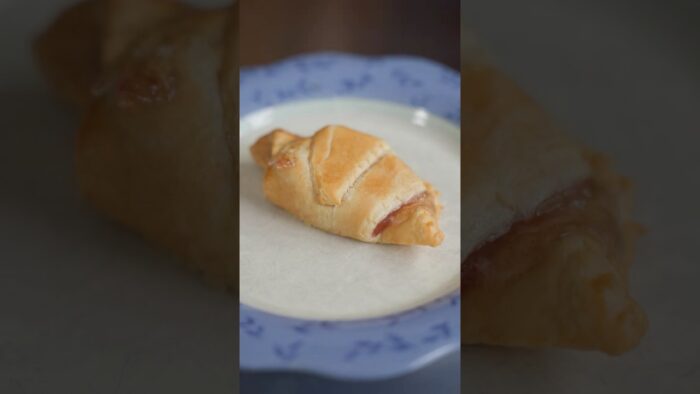Air Fried Fruit Filled Crescent Rolls | Easy 10 Minute Dessert #airfryerrecipes #easyrecipe #food