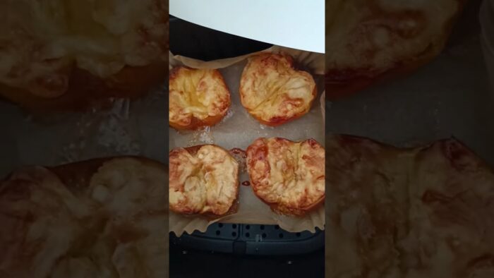 Apples in air fryer with sugar 😋 #airfryerrecipes #food #apple #airfryer #receitas