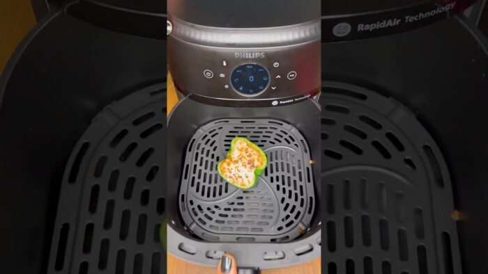 Cheesy Aloo Capsicum Snacks in Air Fryer 😋👌#shorts #viral #trending #youtubeshorts #reels #yt