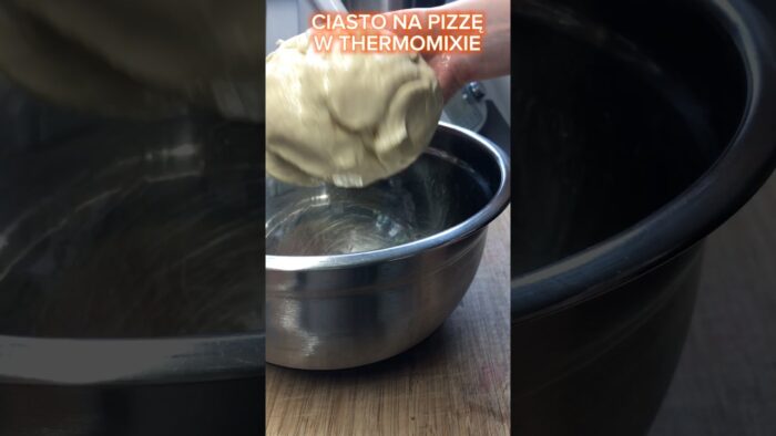 Ciasto na pizzę w thermomixie / @MamaGotuje  #przepis #thermomix #pizza