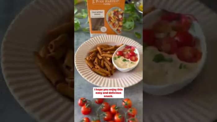 Crunchy high protein pasta chips🌿 #proteinsnacks #airfryerrecipes #airfried #nutritionistapproved