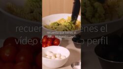 Ensalada italiana de pasta con pesto