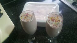 Espuma de fresas y helado en thermomix
