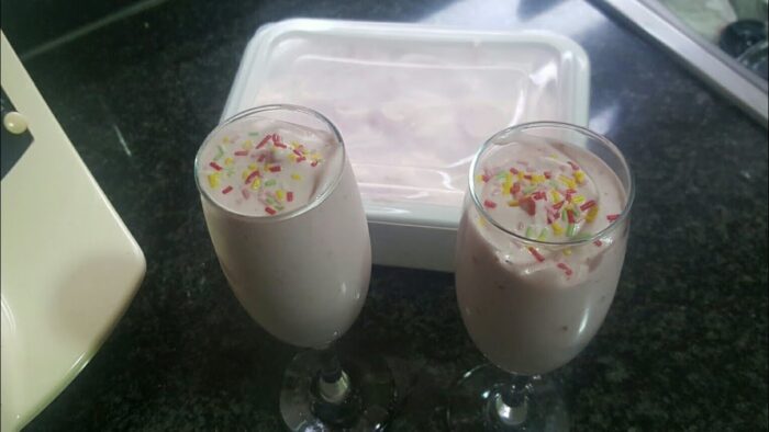 Espuma de fresas y helado en thermomix