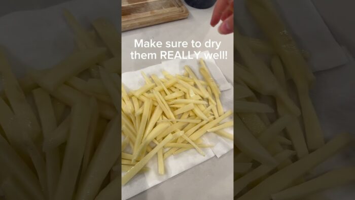How to make French fries in the air fryer! #cooking #airfryer #recipe