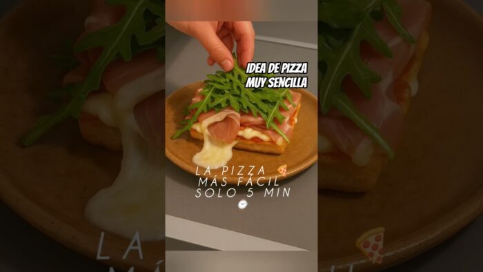 PIZZA MÁS FÁCIL DEL MUNDO, SOLO 5 MINUTOS #pizza #recetasrapidas #foodie #recetasfaciles