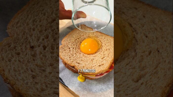Prepara un SANDWICH DE QUESO Y HUEVO