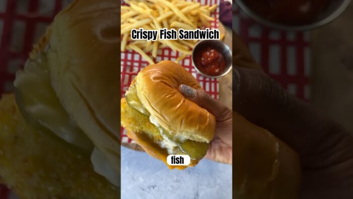 Sándwich de pescado crujiente hecho en casa y más saludable en la freidora de aire. #veranoenpant…