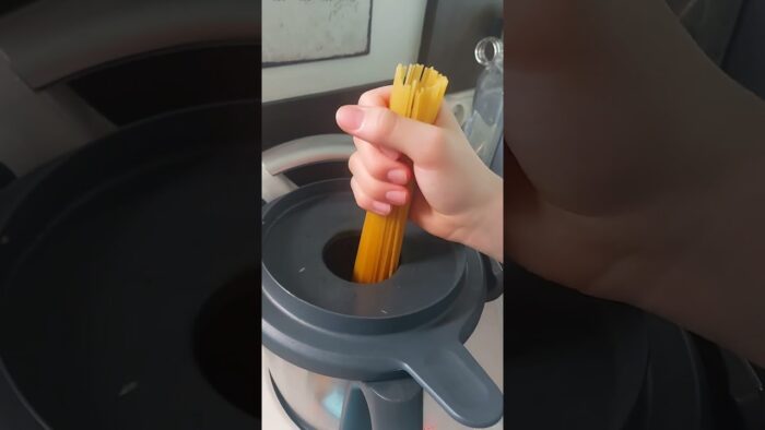 Špagety All arrabbiata z Thermomixu zvládne uvařit i teenager 😉 #cookidoo #thermomix #spaghetti