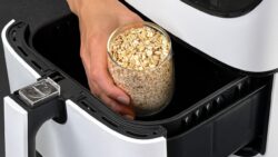 ¡Avena y huevos! Receta fácil de avena con freidora de aire para bajar de peso.