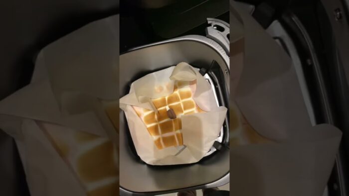Air Fryer S’mores!! recipe #airfryerrecipes #shorts #airfryer #SmoresRecipe #smores #easytreats