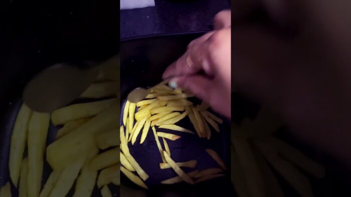 🍟Air fryer 🥔 #recipe #shortsfeed #shorts #potato #fries #siraa #trending #trendingshorts #trend