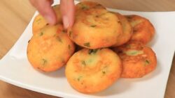 Bolitas de patata fritas o en freidora de aire: una receta crujiente y deliciosa. ¡Te sorprenderá!