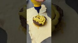 👌Croissant Burger – Air fryer Hack! Με τα μπιφτέκια που περίσσεψαν