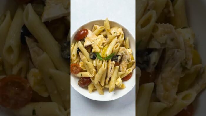 🔴 Ensalada de pasta Caprese con pollo (adaptada de la receta original de la Thermomix)