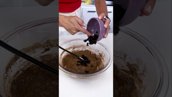 Já sai da AirFryer com cobertura (e é FIT) #bolo #airfryer