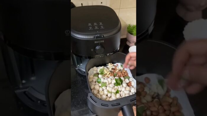 Only 5 mins! Air fryer me bana ye healthy mixture sabka favourite banega! 🥰 #easyrecipe #ytshorts