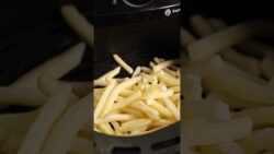 Papas fritas en la freidora de aire con Alioli 🍟♨️🧄✨ #PapasFritas #McCain #AirFryer #Alioli #shorts