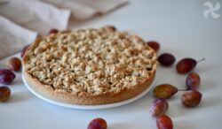 Crostata de almendras y confitura de manzana y ciruela