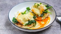 Recetas con huevos poché: desayunos y platos elegantes