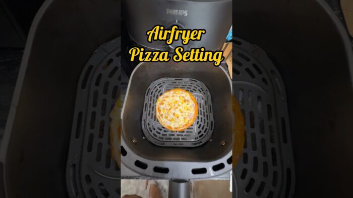 Airfryer m pizza kaise banaye #shorts #cloudkitchen #pizzarecipe #airfryer