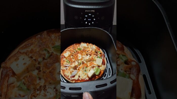 Cheesy Paneer Pizza in Air Fryer 🍕🔥  #airfryerrecipes #ytshorts  #yt #reels  #viral #trending #pizza