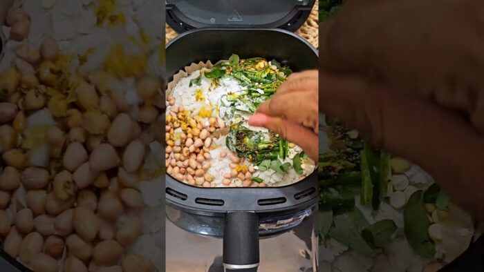 Chiwda Recipe in Air Fryer👌 #shorts #viralshorts #trending #youtubeshorts #ytshorts #yt