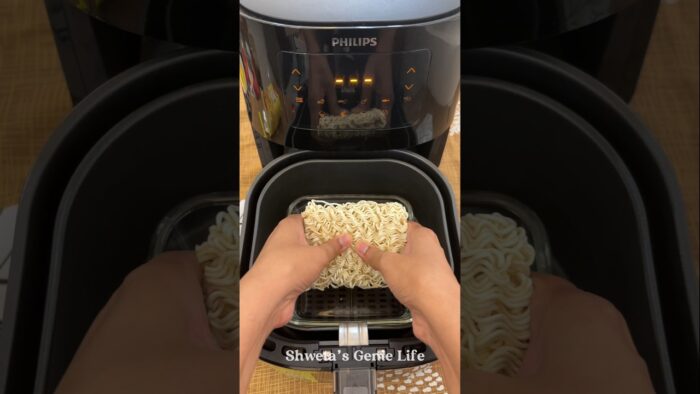 Maggie Garlic Tadka Recipe in Air Fryer😋 #shorts #viralshorts #trending #youtubeshorts #ytshorts #yt