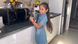 Patricia makes ice cream in the thermomix