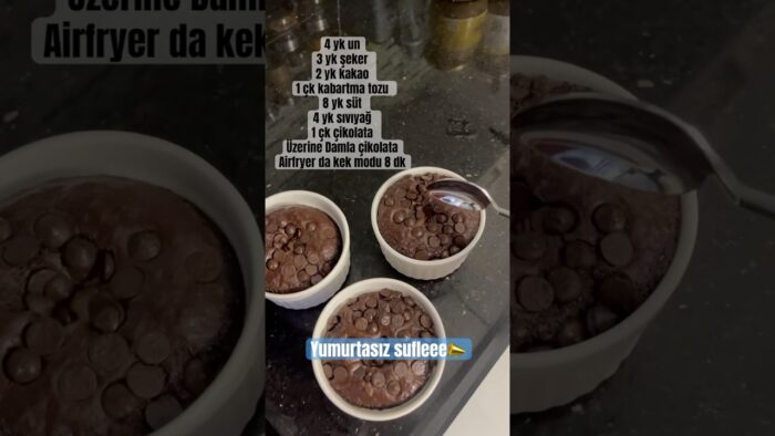 YUMURTASIZ SUFLE🤌#keşfet #pratiktarifler  #shorts #öneçıkar #food #nefisyemektarifleri #airfryer