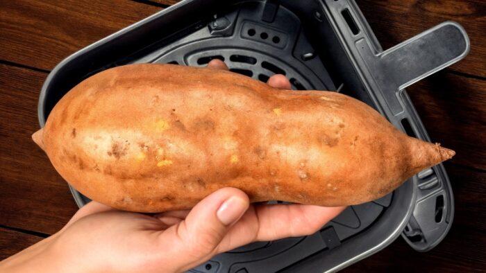 ¡Batatas que se derriten como mantequilla! Una receta simple de freidora de aire que hago cada seman