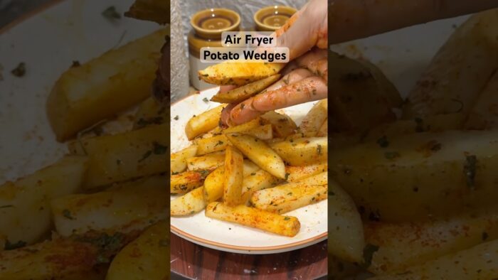 Air Fryer Potato Wedges 🔥🔥#airfryer #healthy #potato #snacks #recipe #food #cooking #share #shorts