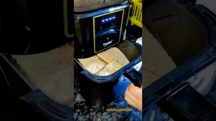 Airfryer Recipe | Cheese Garlic Bread Recipe | #airfryer #recipe #prestige #cooking #kitchen #shorts