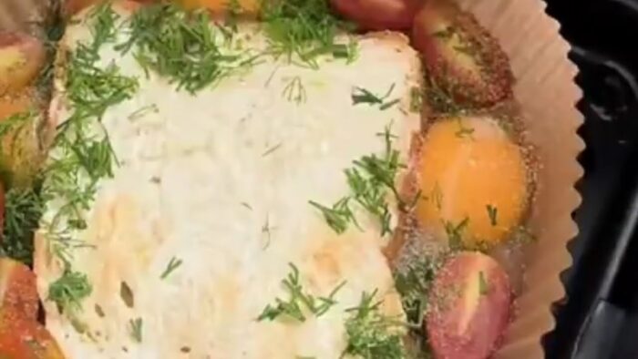Huevos, tocineta, tostada y especias en la freidora de aire #LaCocinaDePaz