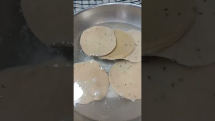 No oil poori in air fryer #love #anirudh #youtubeshorts #food #tiffin #healthyfood #recipe #🤌👌😋