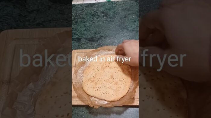 Pizza base in air fryer #music #pizzarecipe #viral #recipe #youtubeshorts #👌👍😋
