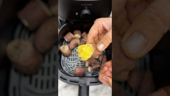 Roasted Sweet Potato in Air Fryer #shorts #ytshorts #trending #recipe #airfryer #sweetpotato