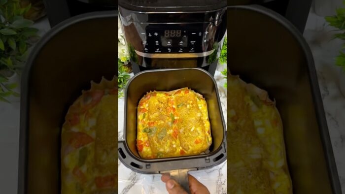 Tostada de huevo con pan en freidora de aire | Receta fácil para desayunar