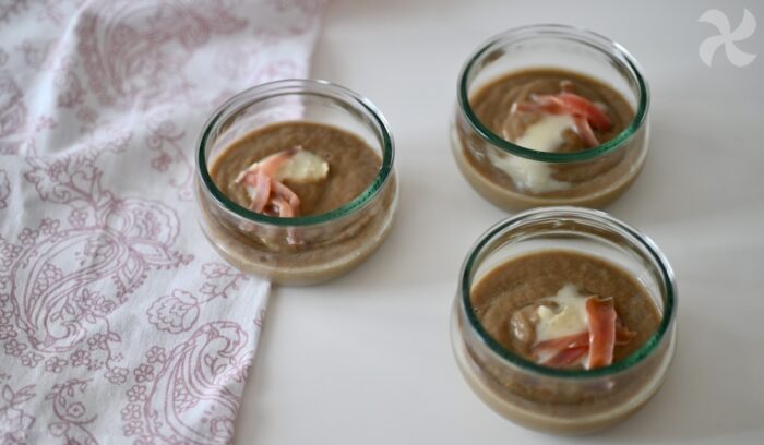 Crema de champiñones con jamón y gorgonzola