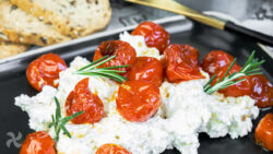 Crema feta con tomates cherry al horno