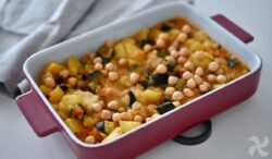 Guiso de verduritas con garbanzos y aceitunas