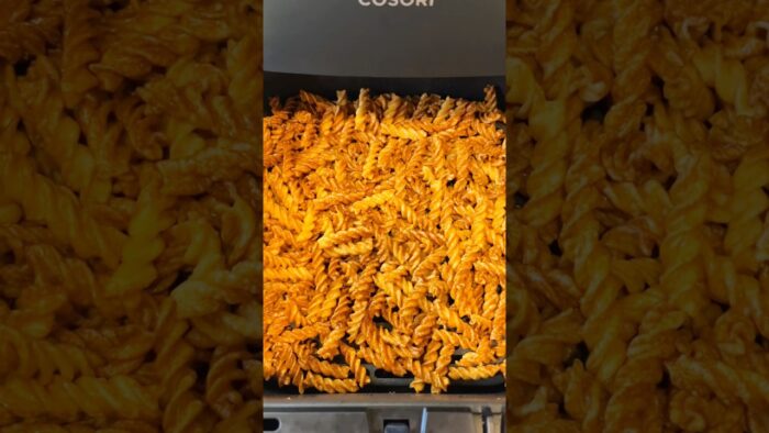 Air fryer + fusilli = the snack you didn’t know you needed 🤭 #shorts #fusilli #snack