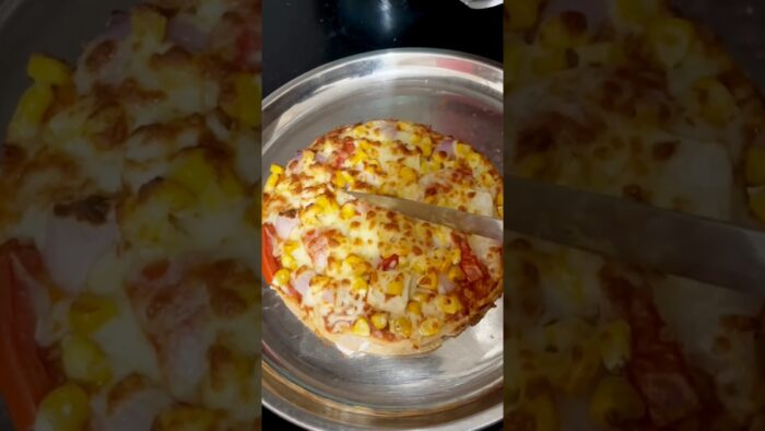 Airfryer me pizza 🍕#ytshorts #food #pizzalover #pizza #airfryerrecipes #cooking #love #recipe #food