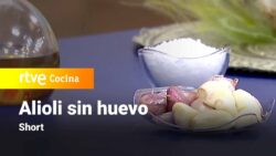 Alioli sin huevo: La receta original 🧄 #ComoSapiens #RTVECocina #ShortsRTVE