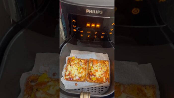 Bread Pizza in Air-Fryer #shorts #viral #food #trending #reels #youtubeshorts #ytshorts #yt #cheese