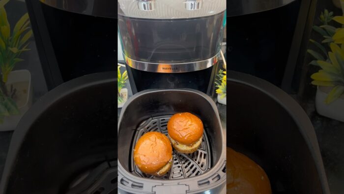 Burger 🍔 In Air Fryer 😋 |#shorts #burger #food #recipe #airfryer #cooking #youtubeshorts