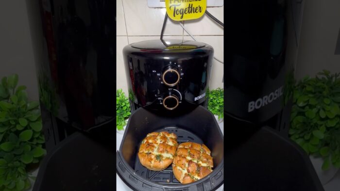 Cheesy Garlic Buns in Air Fryer 🧄🧀 #food #ytshorts #recipe #cooking #trending #viral #easyrecipe