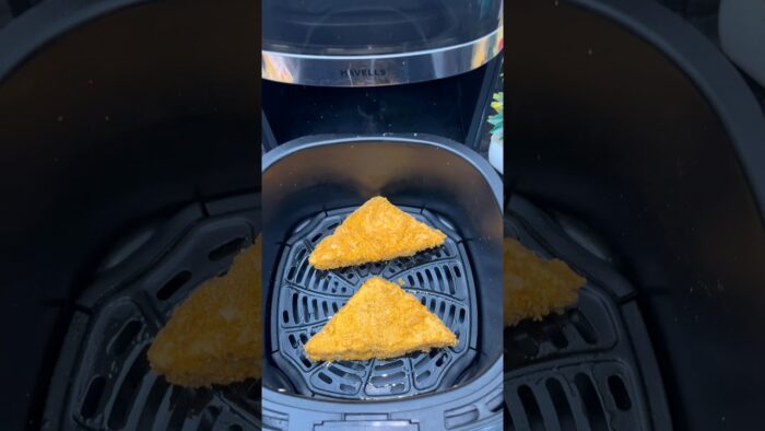 Crunchy Bread Pakora 🤩 #food #shorts #breadpakora #airfryer #recipe #tasty #fastfood ￼